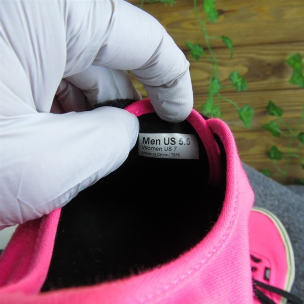 VANS Women's Classic Hot‎ Sneaker Pink Fabric Size 7M Gently Used 2025 - Picture 6 of 8